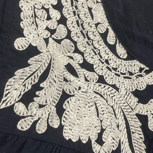 J Crew Blue & White Lace Sleeveless Blouse - Picture 2 of 4